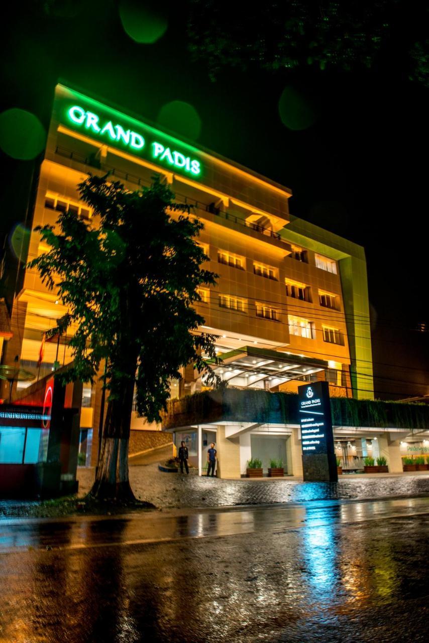 Grand Padis Hotel Bondowoso Eksteriør bilde